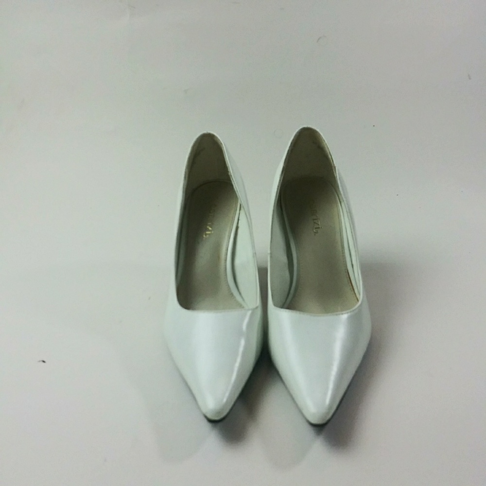 Cobrizi White heels